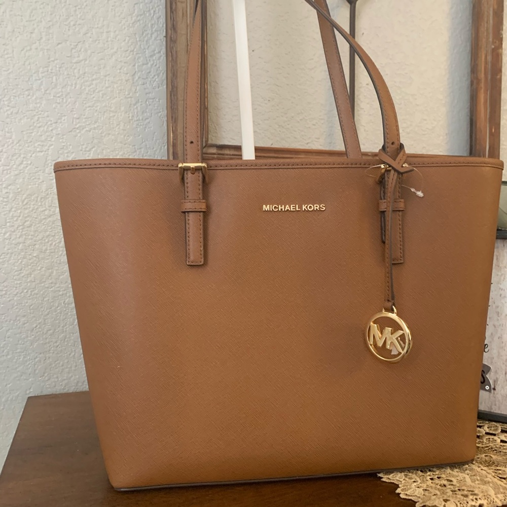 Last one ❗️💓New MK medium tote - Picture 6 of 6